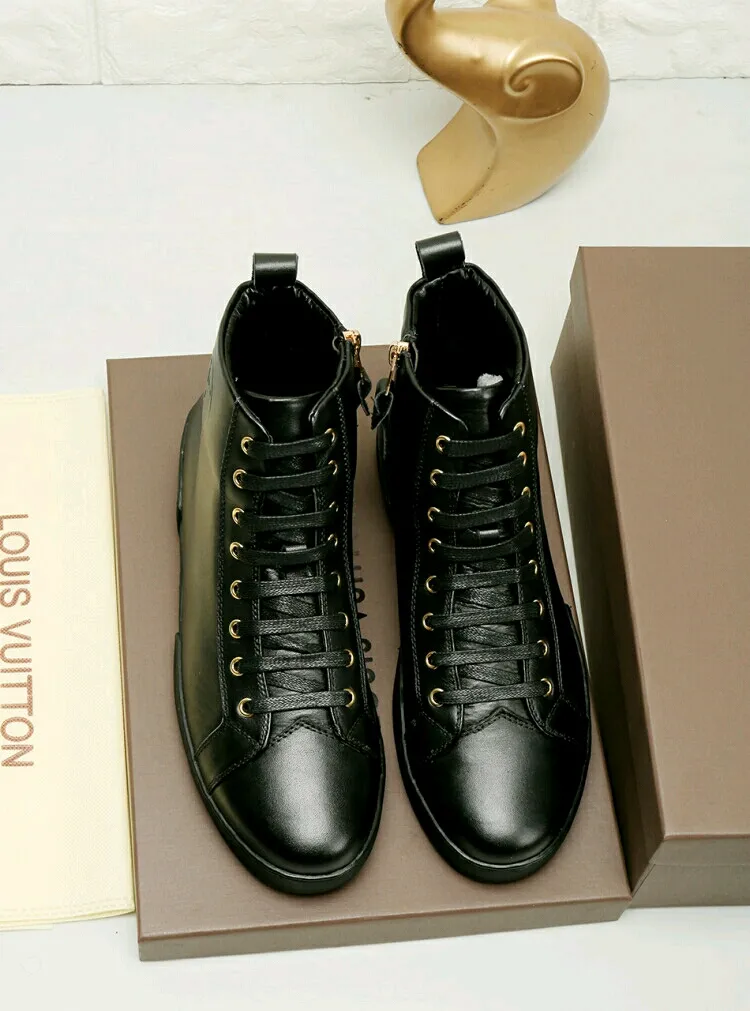 Factory price: 440💰 LV’s new men’s boots are on the market, the Korean version has a zipper design on the inside! The latest color combination in the L classic series! Original 1:1 exclusive molded custom model👍👍👍Simple and generous, super versatile, comfortable and highly fitting, exclusive🚇️Upper: imported top-quality fine cowhide fabric, lining: custom soft sheepskin, high-density rubber outsole🏆🏆🏆Welcome all sellers to sell in the picture above, one piece can be shipped on behalf of the customer, code number 38-44 (45 code can be customized)